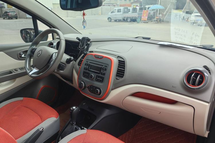 Used Renault Captur 2015 1.2T Automatic Comfort Edition Interior 3