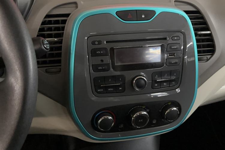 Used Renault Captur 2015 1.2T Automatic Standard Edition Interior 4