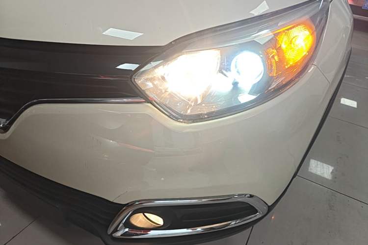 Used Renault Captur 2015 1.2T Automatic Comfort First Edition Left Front Headlight