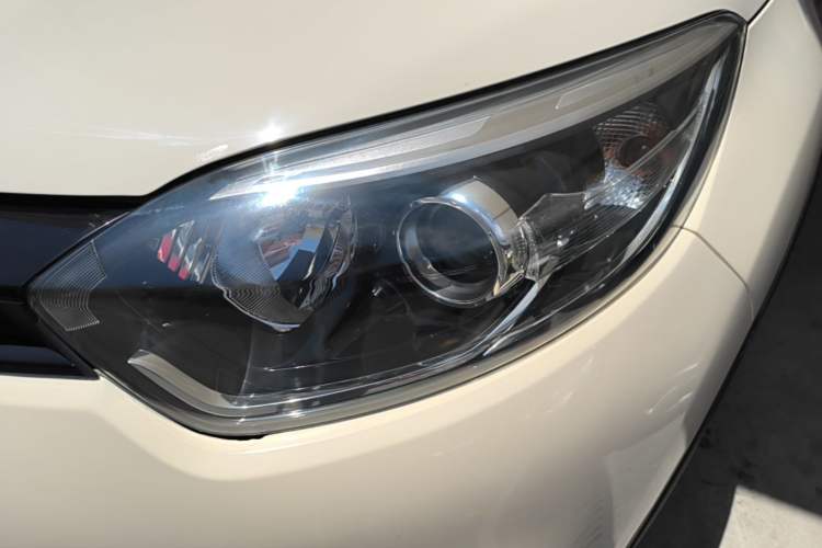 Used Renault Captur 2015 1.2T Automatic Luxury First Edition Left Front Headlight