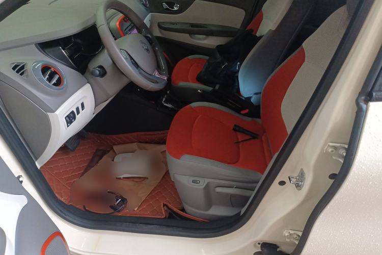 Used Renault Captur 2015 1.2T Automatic Comfort Edition Left Front Seat