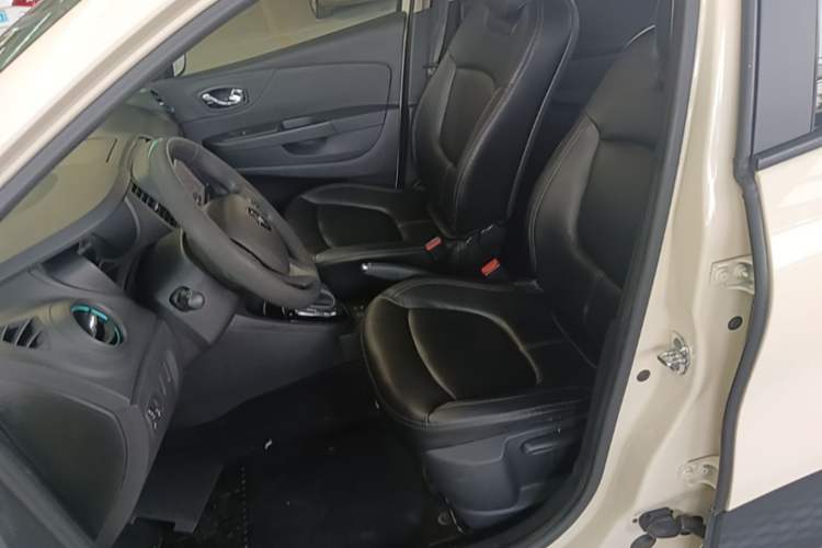 Used Renault Captur 2015 1.2T Automatic Standard Edition Left Front Seat