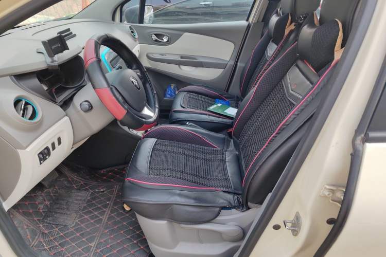 Used Renault Captur 2015 1.2T Automatic Comfort Edition Left Front Seat