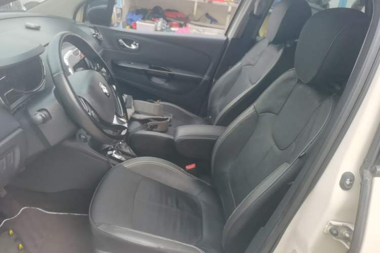 Used Renault Captur 2015 1.2T Automatic Luxury First Edition Left Front Seat