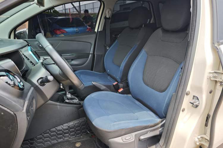 Used Renault Captur 2015 1.2T Automatic Comfort First Edition Left Front Seat