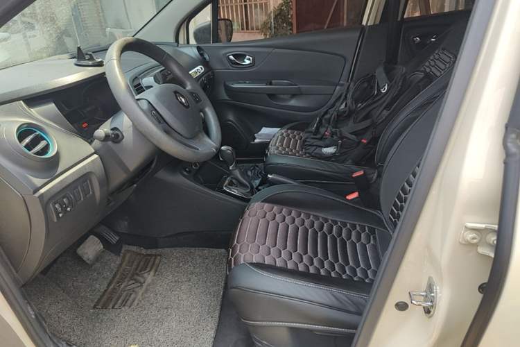Used Renault Captur 2015 1.2T Automatic Standard Edition Left Front Seat
