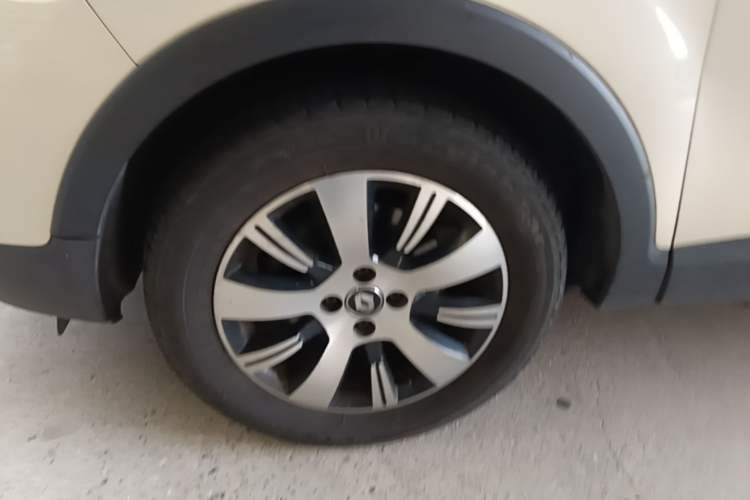 Used Renault Captur 2015 1.2T Automatic Standard Edition Left Front Wheel Hub