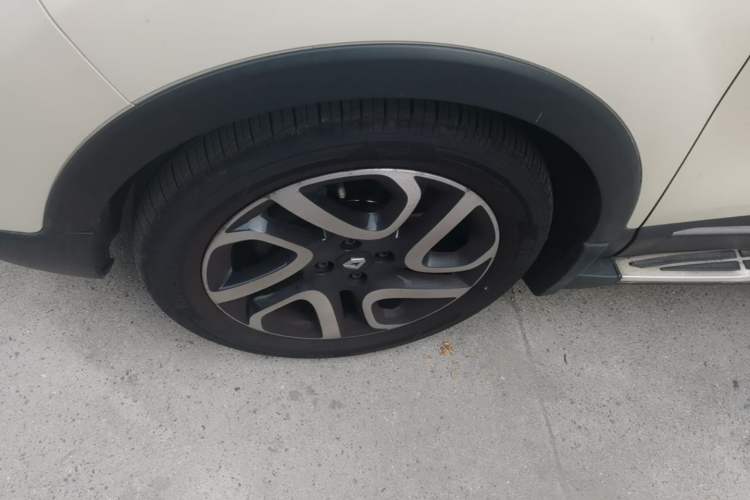 Used Renault Captur 2015 1.2T Automatic Luxury First Edition Left Front Wheel Hub