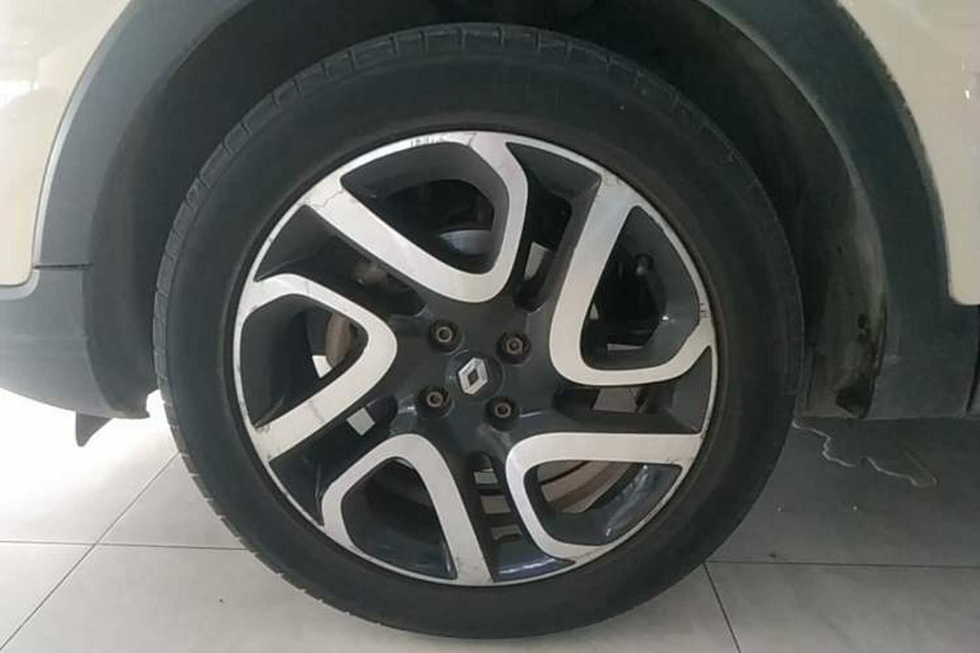 Used Renault Captur 2015 1.2T Automatic Luxury First Edition Left Front Wheel Hub