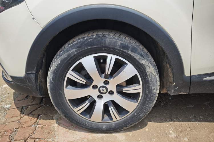 Used Renault Captur 2015 1.2T Automatic Comfort First Edition Left Front Wheel Hub