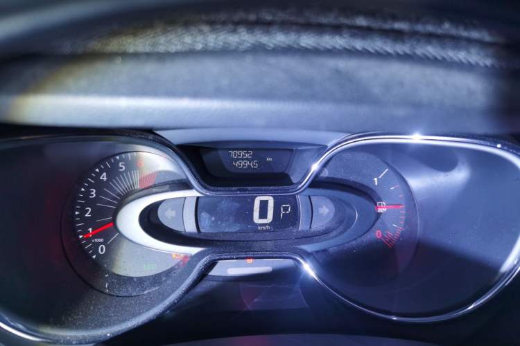 Used Renault Captur 2015 1.2T Automatic Comfort Edition Odometer Close Up
