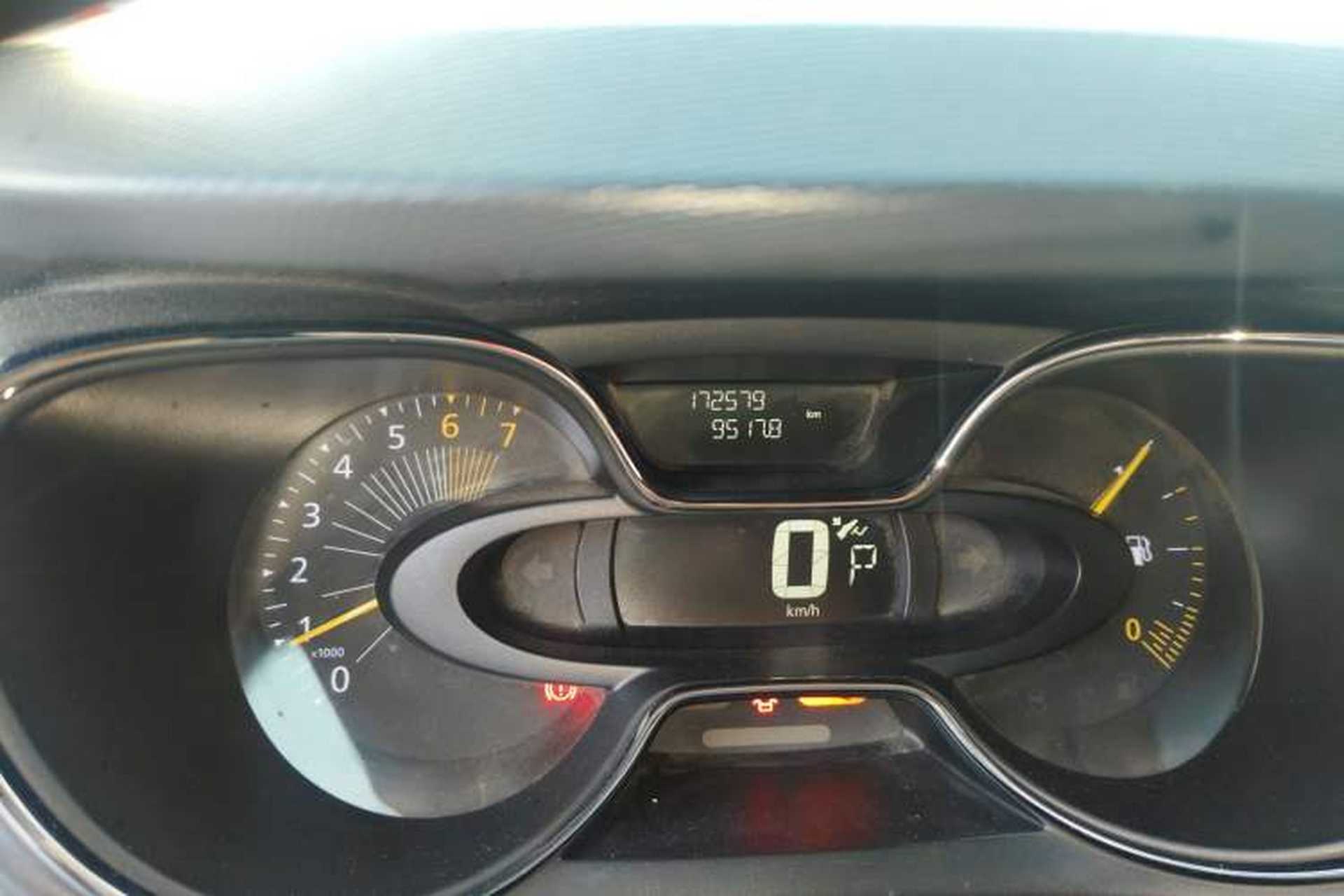 Used Renault Captur 2015 1.2T Automatic Luxury First Edition Odometer Close Up