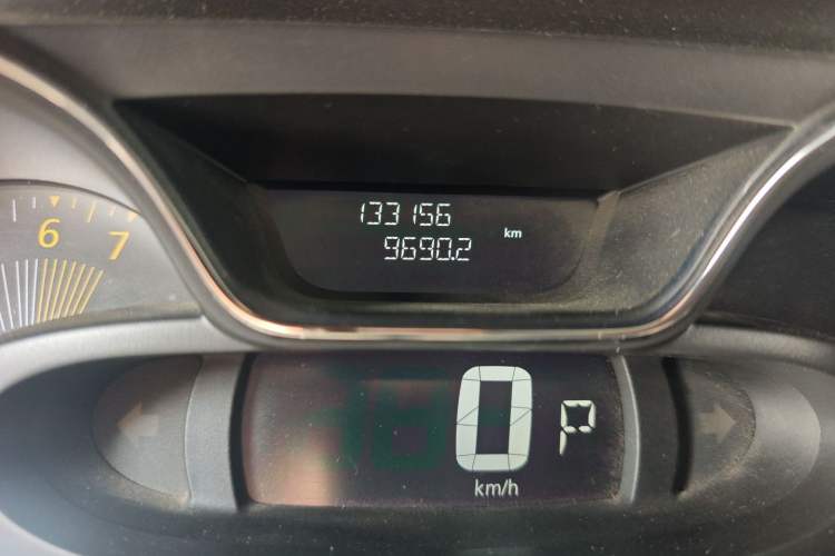 Used Renault Captur 2015 1.2T Automatic Luxury First Edition Odometer Close Up