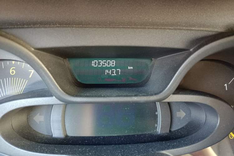 Used Renault Captur 2015 1.2T Automatic Standard Edition Odometer Close Up