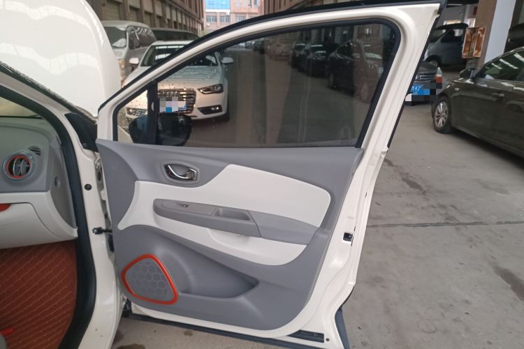 Used Renault Captur 2015 1.2T Automatic Comfort Edition Right Front Door Interior