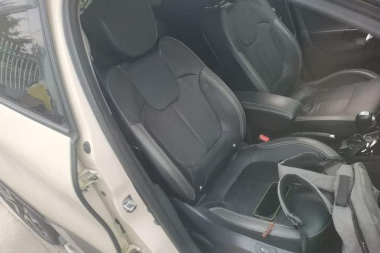 Used Renault Captur 2015 1.2T Automatic Luxury First Edition Right Front Seat
