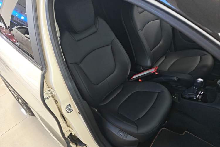 Used Renault Captur 2015 1.2T Automatic Comfort First Edition Right Front Seat