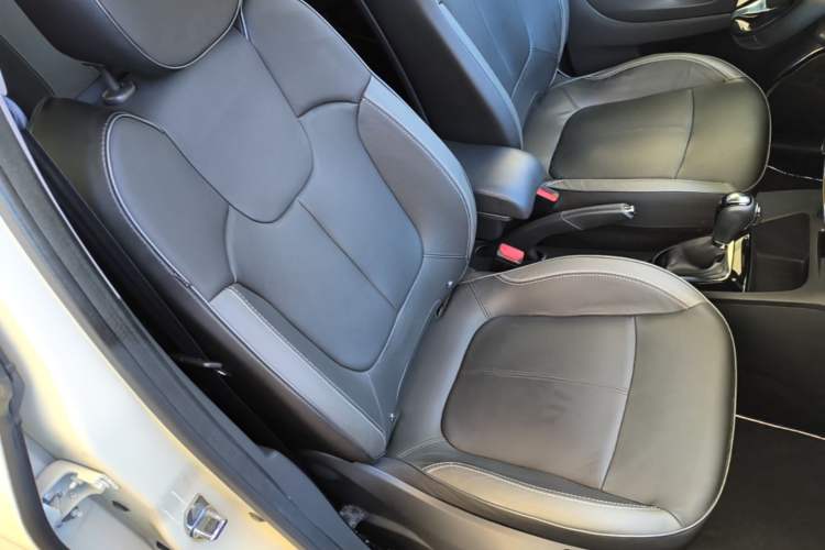Used Renault Captur 2015 1.2T Automatic Luxury First Edition Right Front Seat