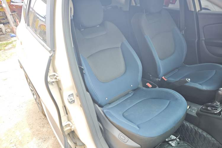Used Renault Captur 2015 1.2T Automatic Comfort First Edition Right Front Seat
