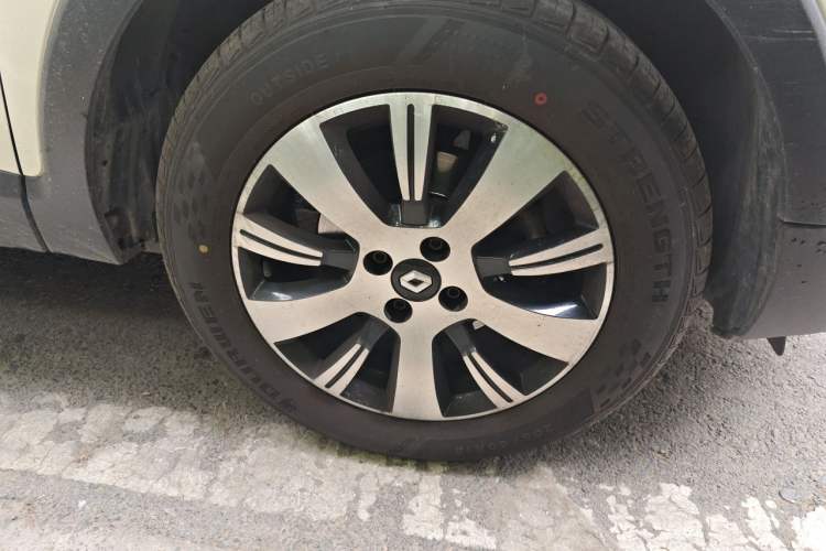 Used Renault Captur 2015 1.2T Automatic Comfort Edition Right Front Wheel Hub