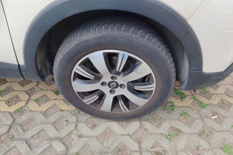 Used Renault Captur 2015 1.2T Automatic Comfort Edition Right Front Wheel Hub