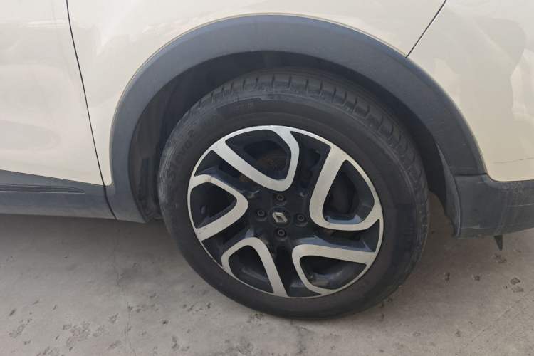 Used Renault Captur 2015 1.2T Automatic Luxury First Edition Right Front Wheel Hub