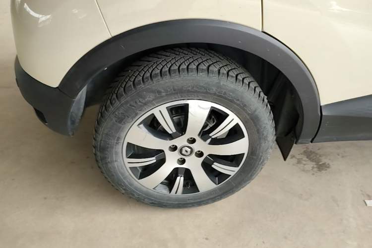 Used Renault Captur 2015 1.2T Automatic Standard Edition Right Rear Wheel Hub