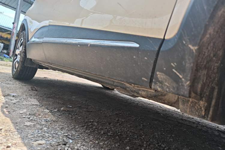 Used Renault Captur 2015 1.2T Automatic Comfort First Edition Right Side Sill