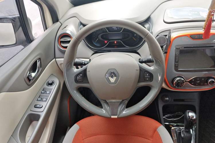 Used Renault Captur 2015 1.2T Automatic Comfort Edition Steering Wheel