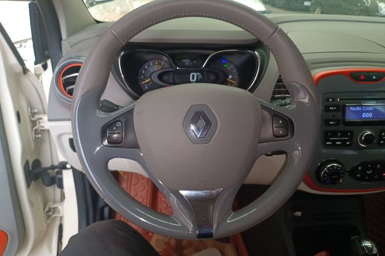 Used Renault Captur 2015 1.2T Automatic Comfort Edition Steering Wheel