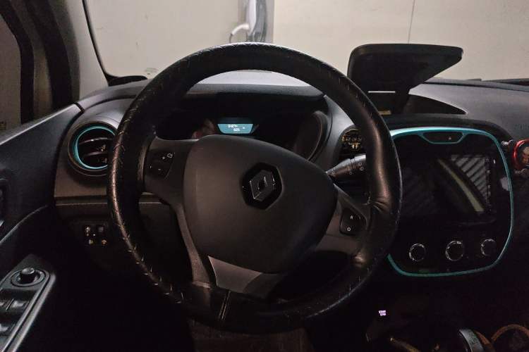 Used Renault Captur 2015 1.2T Automatic Standard Edition Steering Wheel