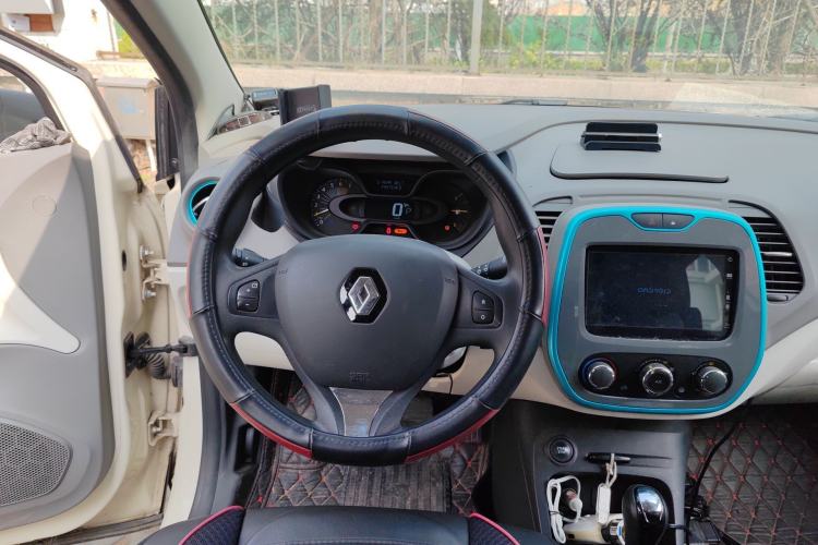 Used Renault Captur 2015 1.2T Automatic Comfort Edition Steering Wheel