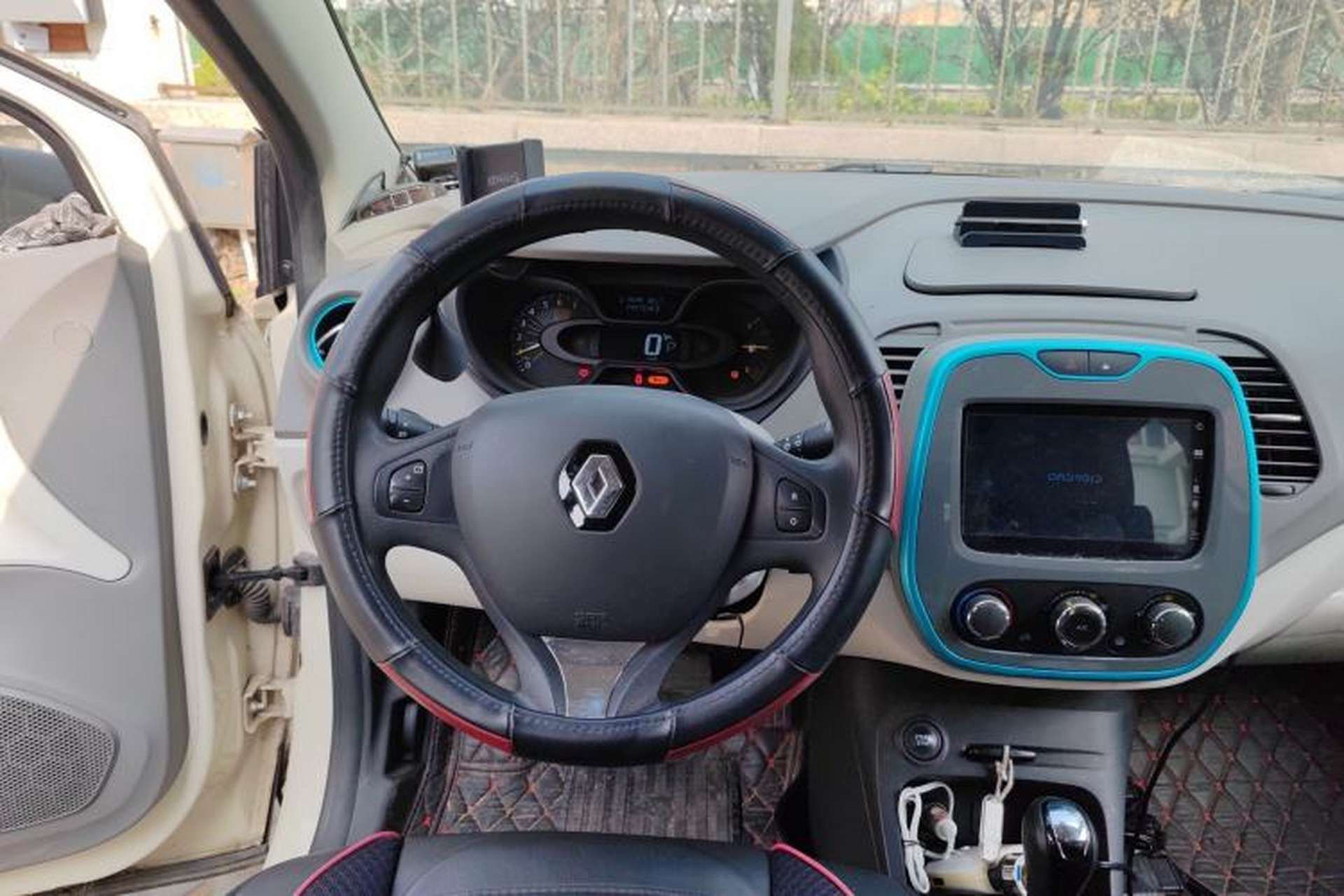 Used Renault Captur 2015 1.2T Automatic Comfort Edition Steering Wheel