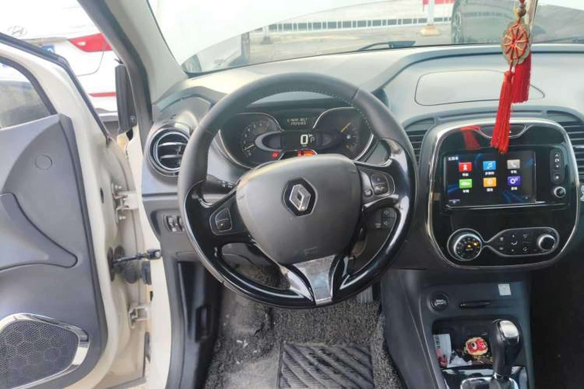 Used Renault Captur 2015 1.2T Automatic Luxury First Edition Steering Wheel