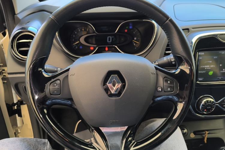 Used Renault Captur 2015 1.2T Automatic Luxury First Edition Steering Wheel