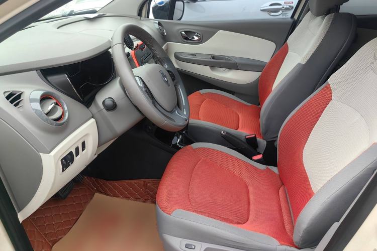 Used Renault Captur 2015 1.2T Automatic Comfort Edition Steering Wheel