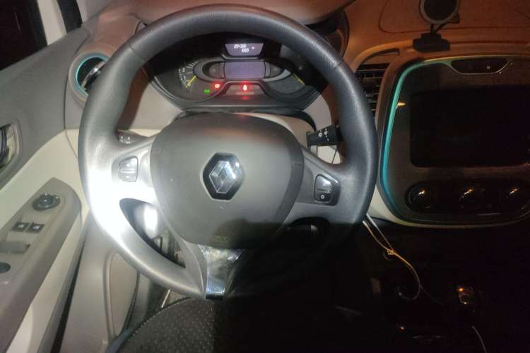Used Renault Captur 2015 1.2T Automatic Standard Edition Steering Wheel
