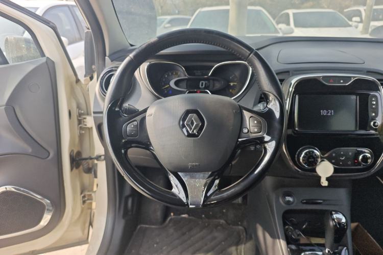 Used Renault Captur 2015 1.2T Automatic Luxury First Edition Steering Wheel