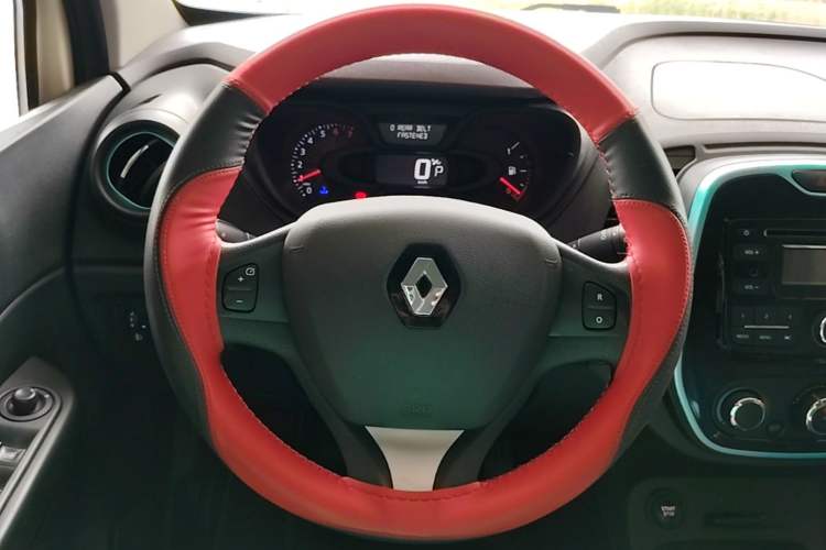 Used Renault Captur 2015 1.2T Automatic Standard Edition Steering Wheel