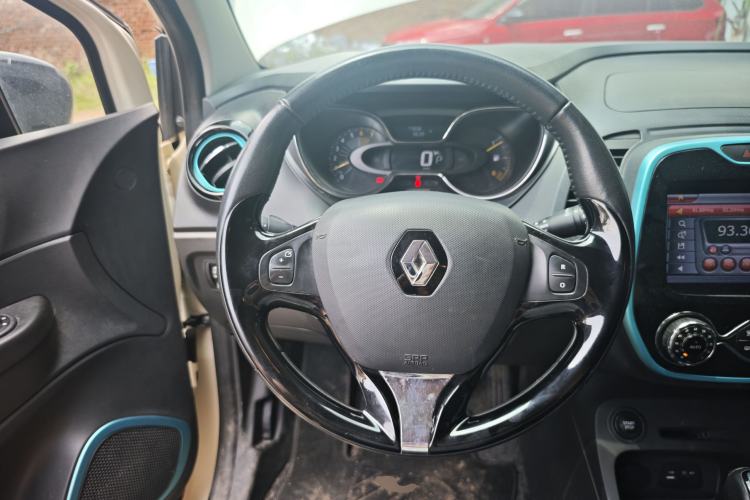 Used Renault Captur 2015 1.2T Automatic Comfort First Edition Steering Wheel