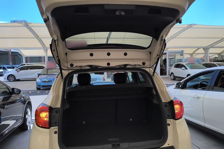 Used Renault Captur 2015 1.2T Automatic Luxury First Edition Trunk