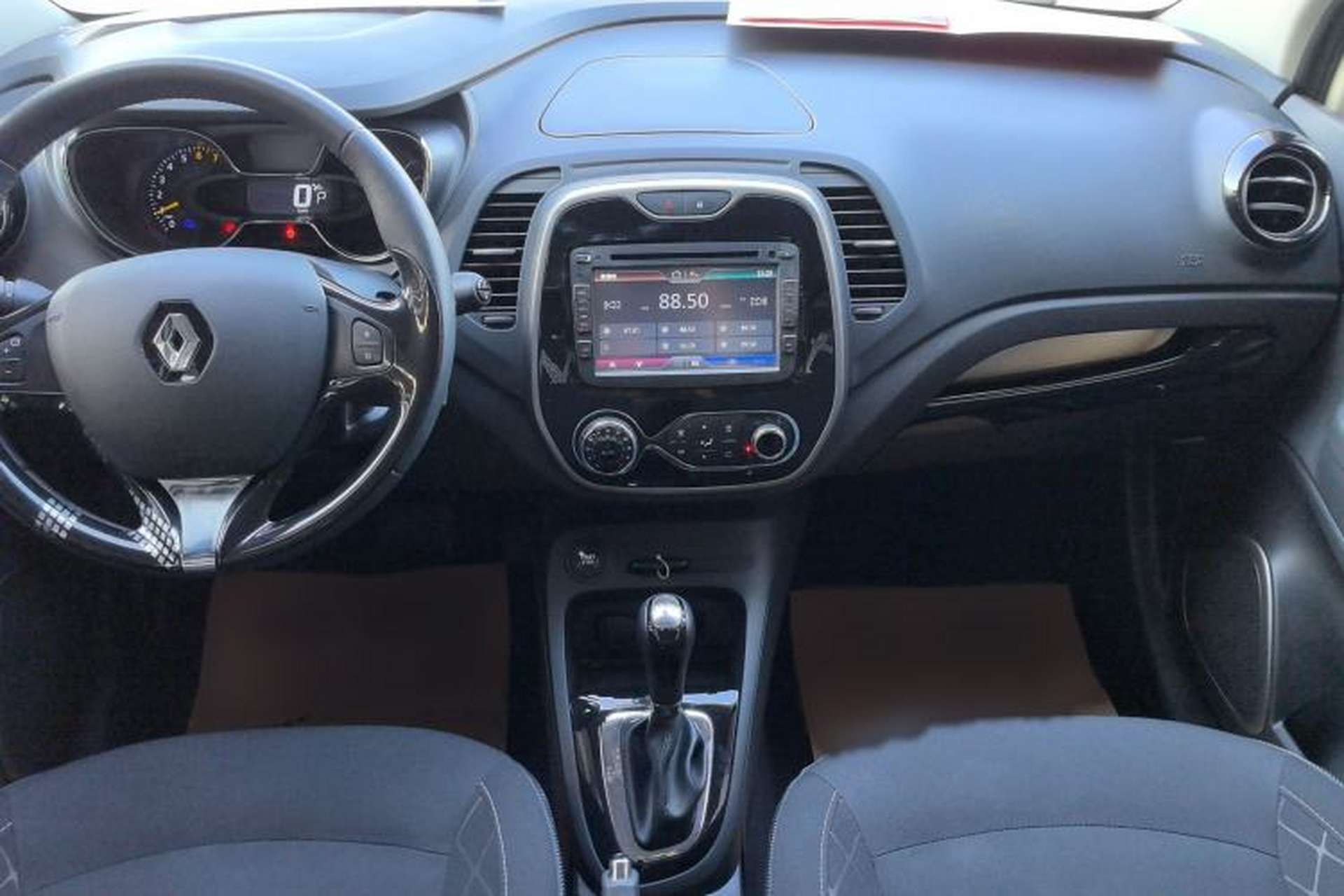 Used Renault Captur 2015 1.2T Automatic Comfort Edition Audio And AC Panel