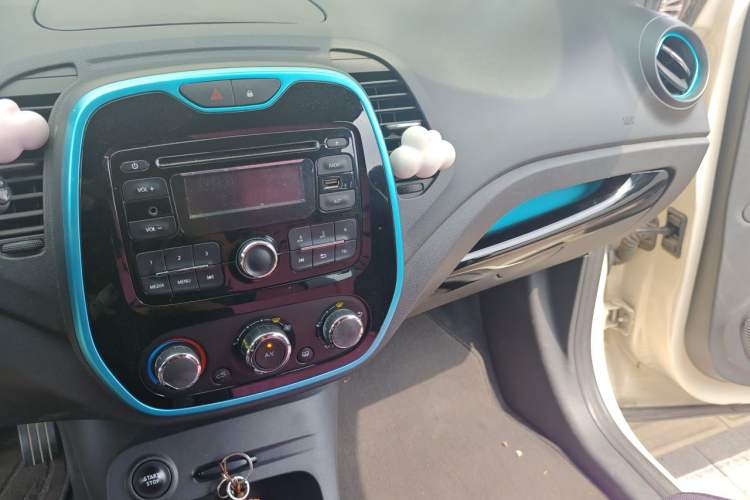 Used Renault Captur 2015 1.2T Automatic Standard Edition Audio And AC Panel