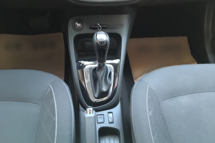Used Renault Captur 2015 1.2T Automatic Comfort Edition Gear Lever