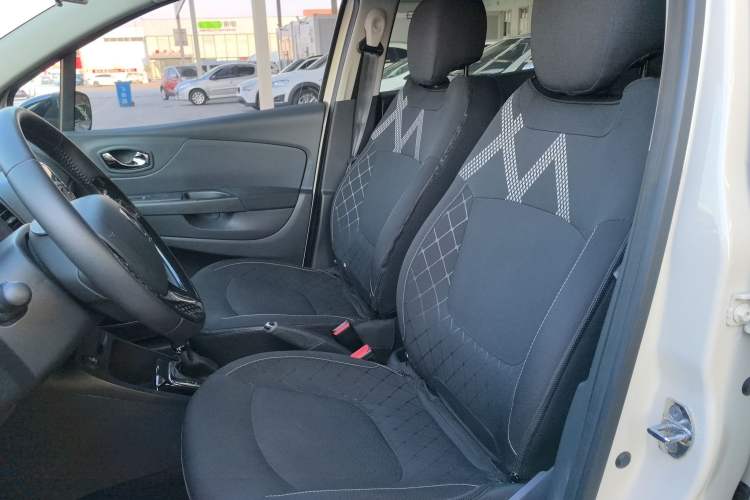 Used Renault Captur 2015 1.2T Automatic Comfort Edition Left Front Seat