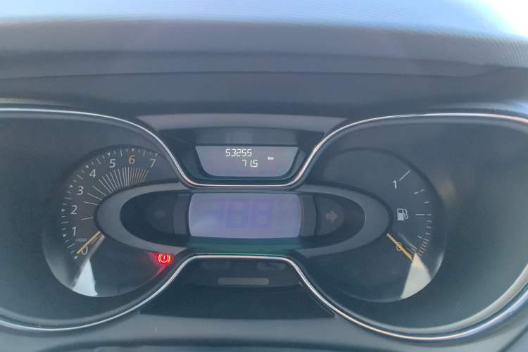 Used Renault Captur 2015 1.2T Automatic Comfort Edition Odometer Close Up