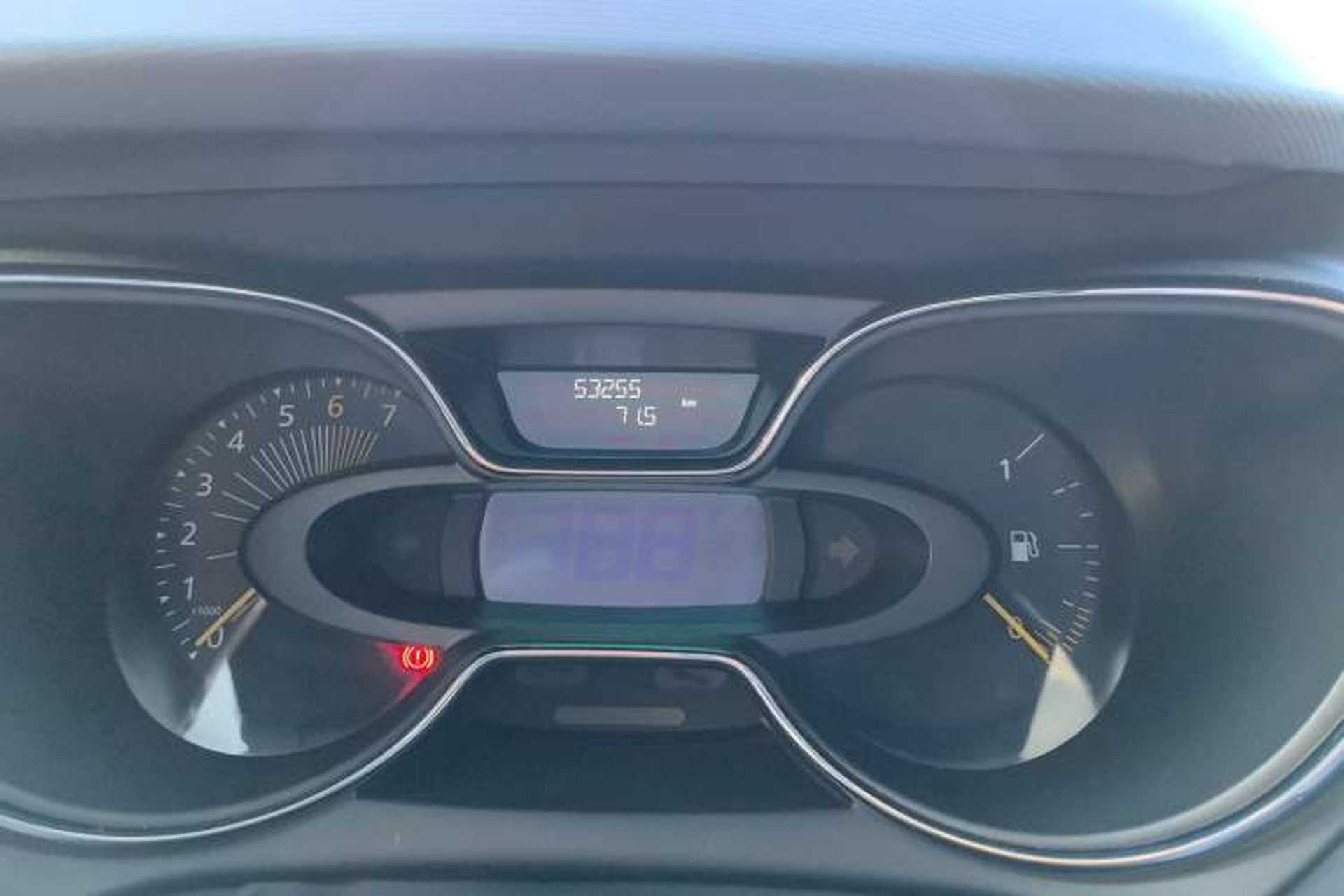 Used Renault Captur 2015 1.2T Automatic Comfort Edition Odometer Close Up