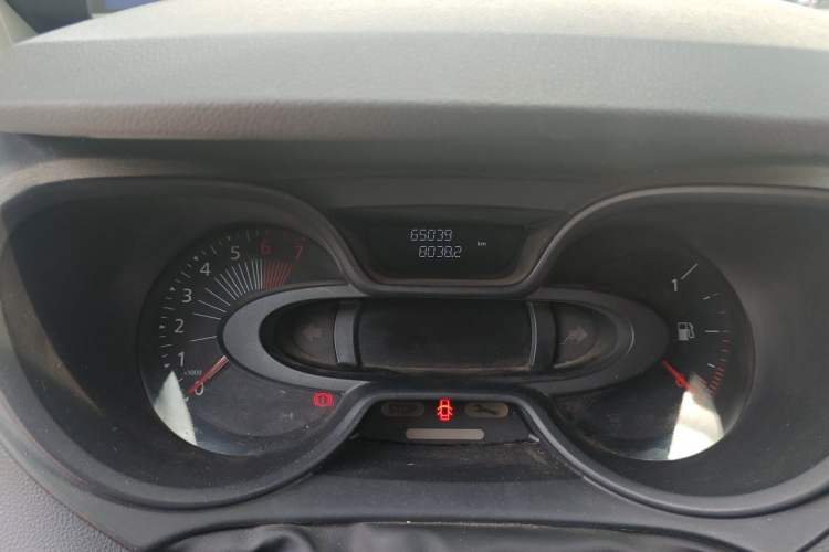 Used Renault Captur 2015 1.2T Automatic Standard Edition Odometer Close Up