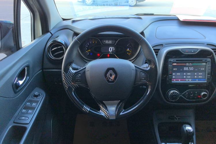 Used Renault Captur 2015 1.2T Automatic Comfort Edition Steering Wheel
