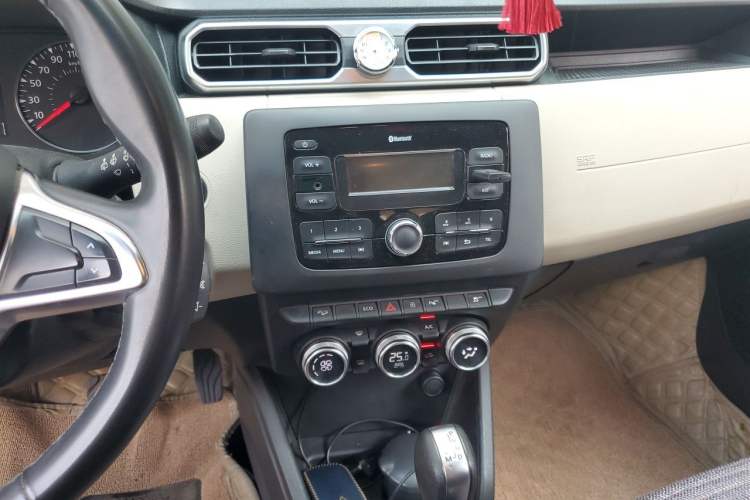 Used Renault Captur  Audio And AC Panel